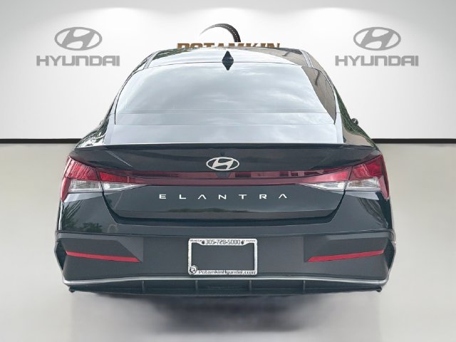 Used 2025 Hyundai Elantra Sport FWD image 6