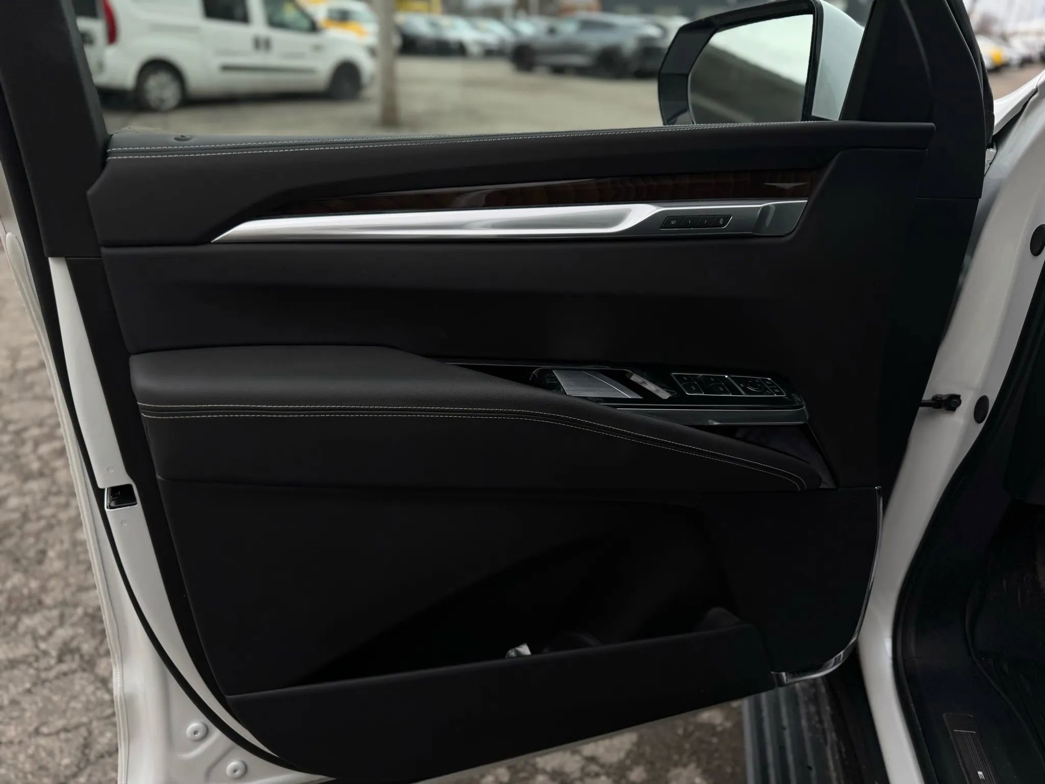 Used 2025 Cadillac Escalade ESV Sport Platinum w/ LPO, Floor Liner Package AWD/4WD image 27
