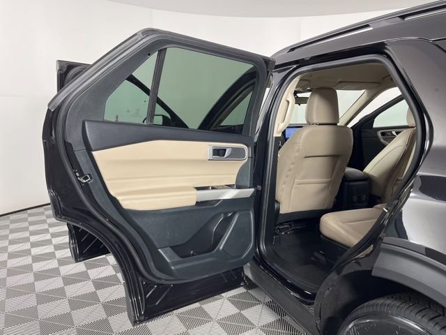 Used 2024 Ford Explorer XLT w/ Equipment Group 202A RWD image 41