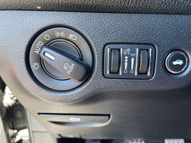 Used 2016 Dodge Challenger R/T Scat Pack w/ Leather Interior Group RWD image 31