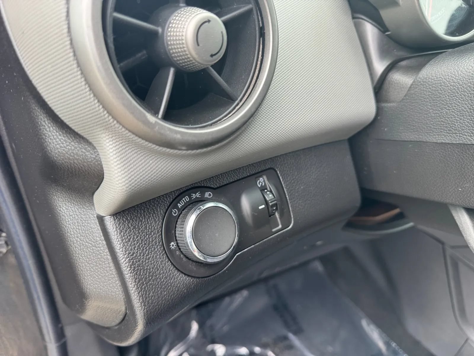 Used 2013 Chevrolet Sonic LT FWD image 21