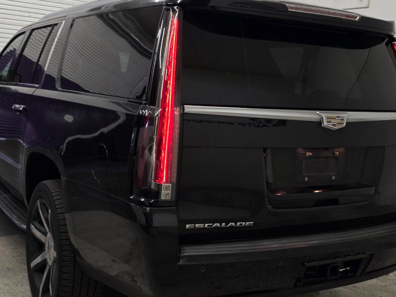 Used 2016 Cadillac Escalade ESV Luxury image 8