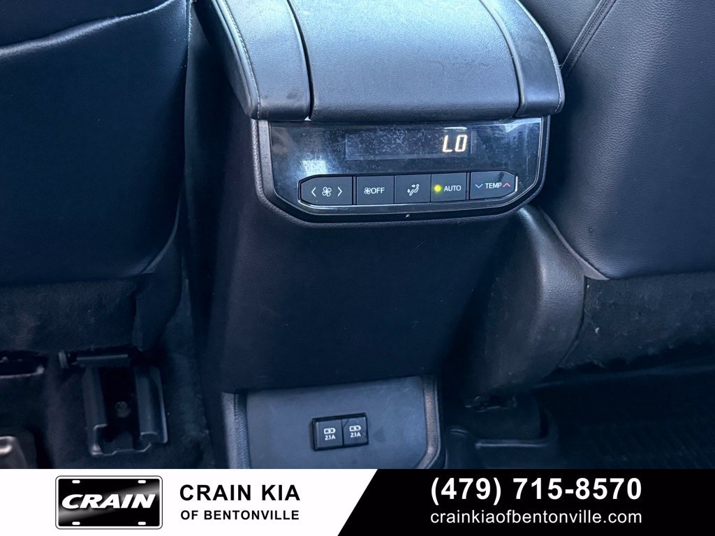 Used 2021 Toyota Highlander XLE FWD image 28