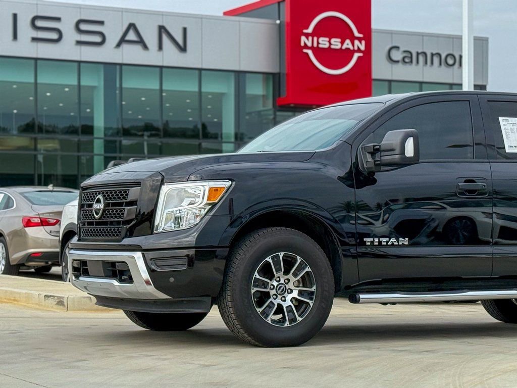 Used 2024 Nissan Titan SV w/ SV Convenience Package image 2