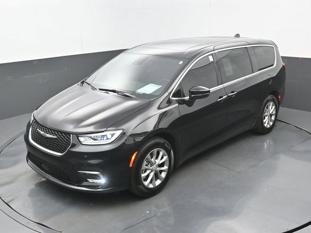 Used 2026 Chrysler Pacifica Limited FWD image 33