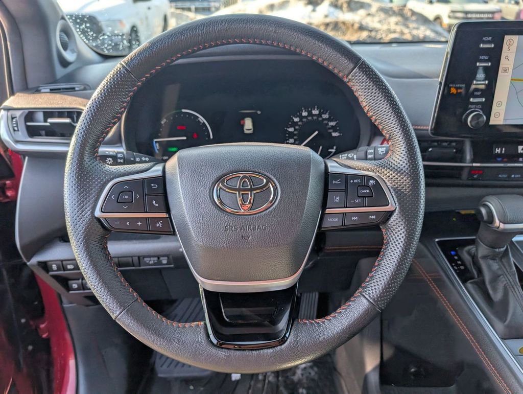 Used 2022 Toyota Sienna XSE image 25