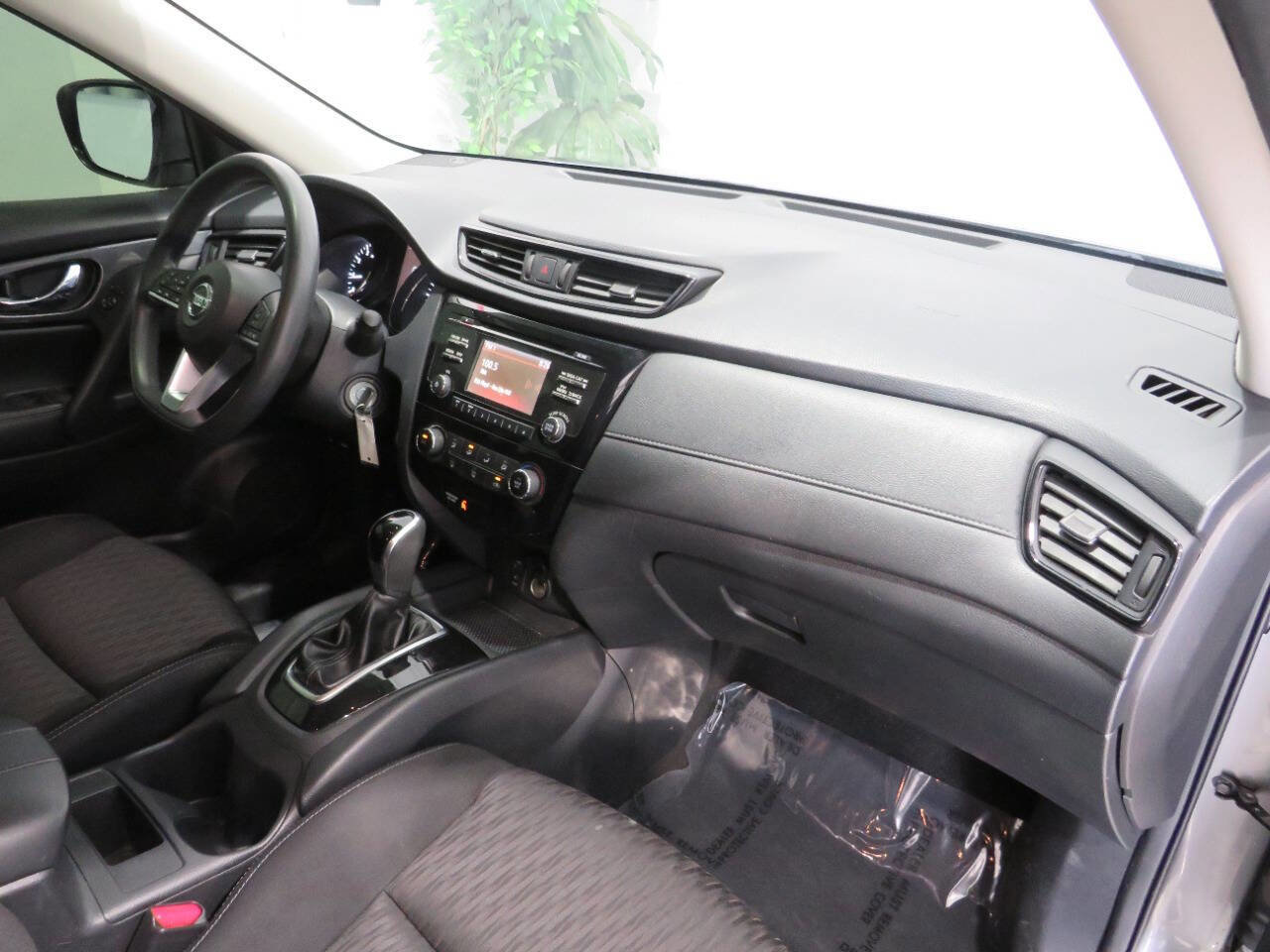 Used 2017 Nissan Rogue S image 10