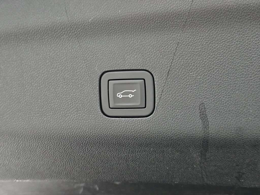 Used 2025 Chevrolet Tahoe Z71 AWD/4WD image 38