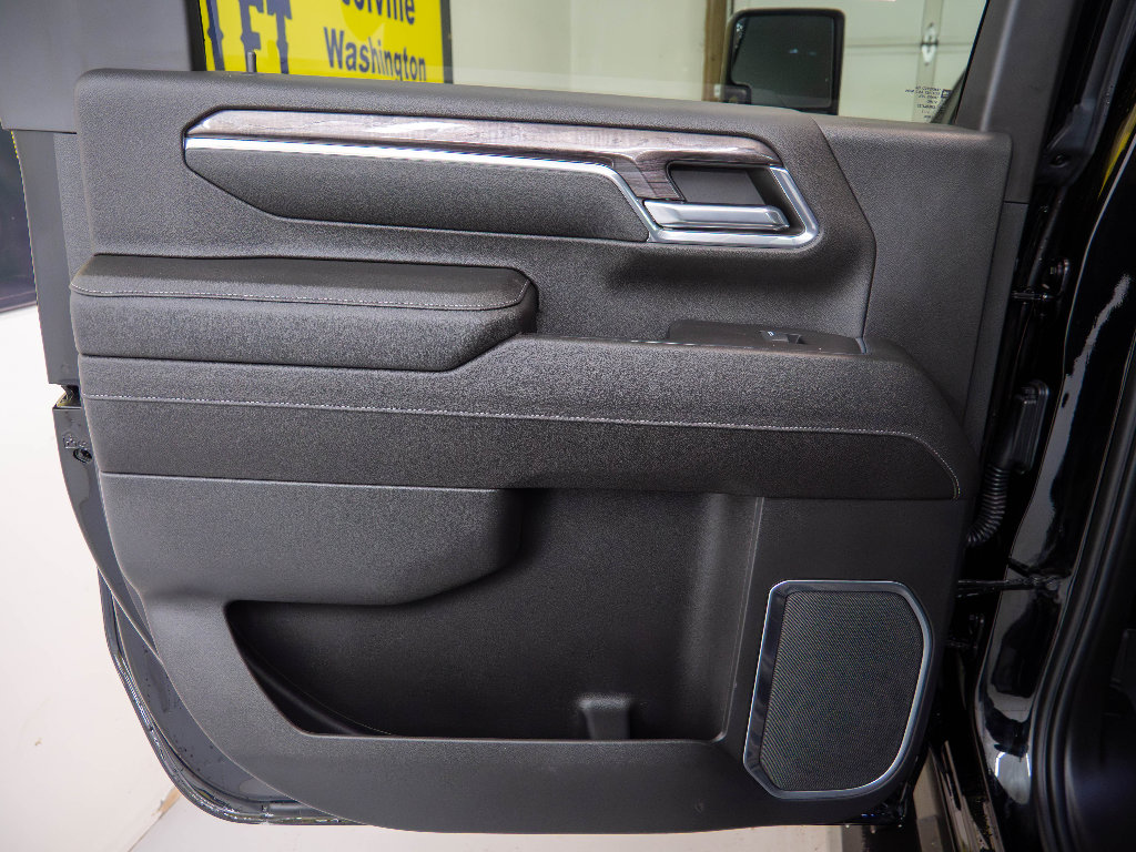 Used 2024 Chevrolet Silverado 2500 LTZ w/ LTZ Convenience Package AWD/4WD image 9