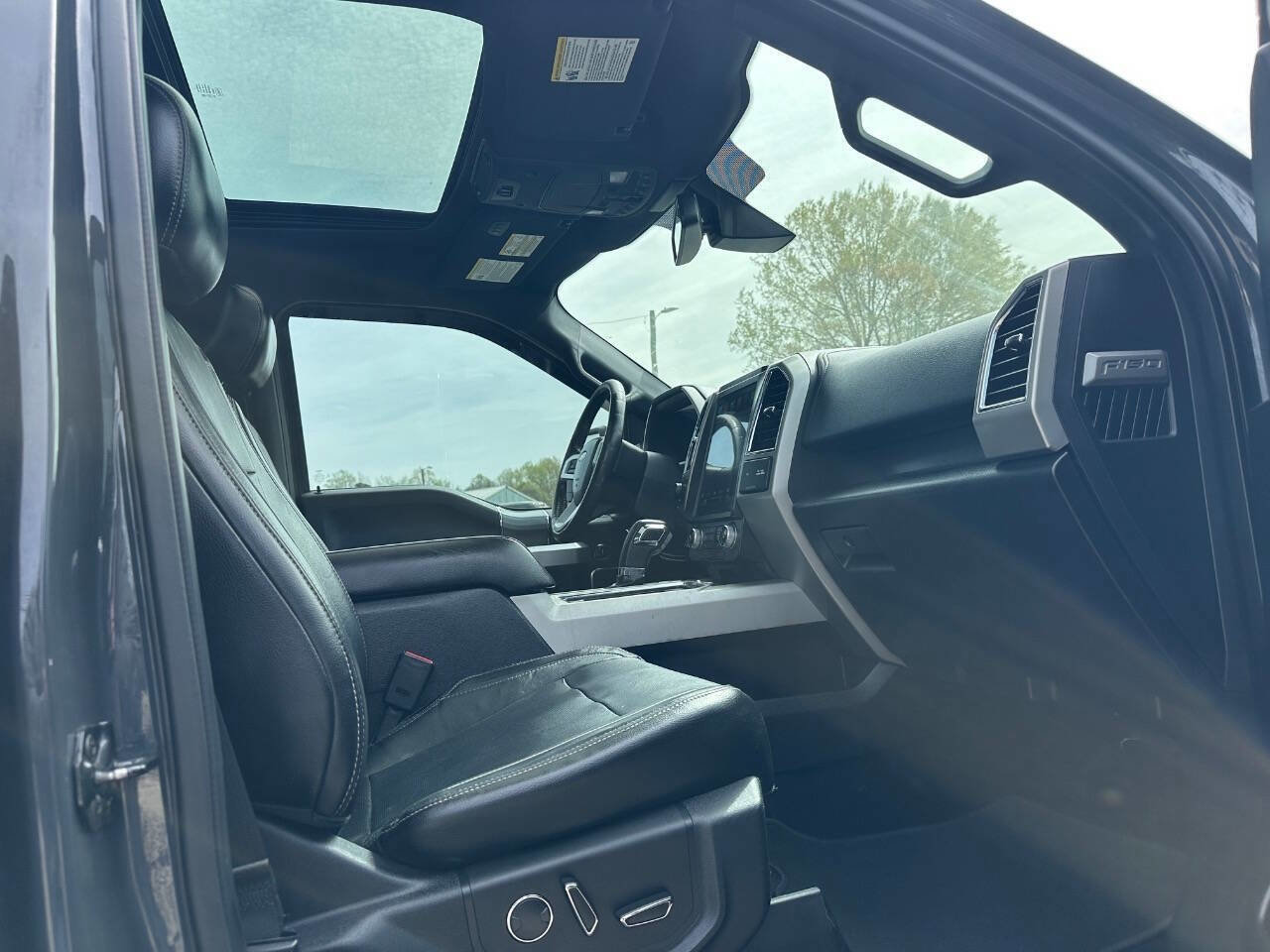 Used 2017 Ford F150 Lariat w/ Equipment Group 502A Luxury AWD/4WD image 31