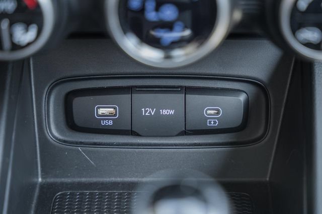 Used 2024 Hyundai Venue SEL FWD image 27