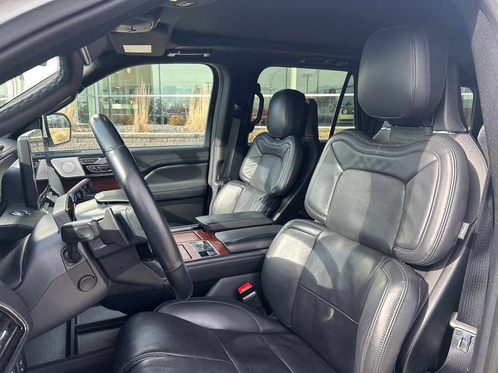 Used 2023 Lincoln Navigator Reserve image 9