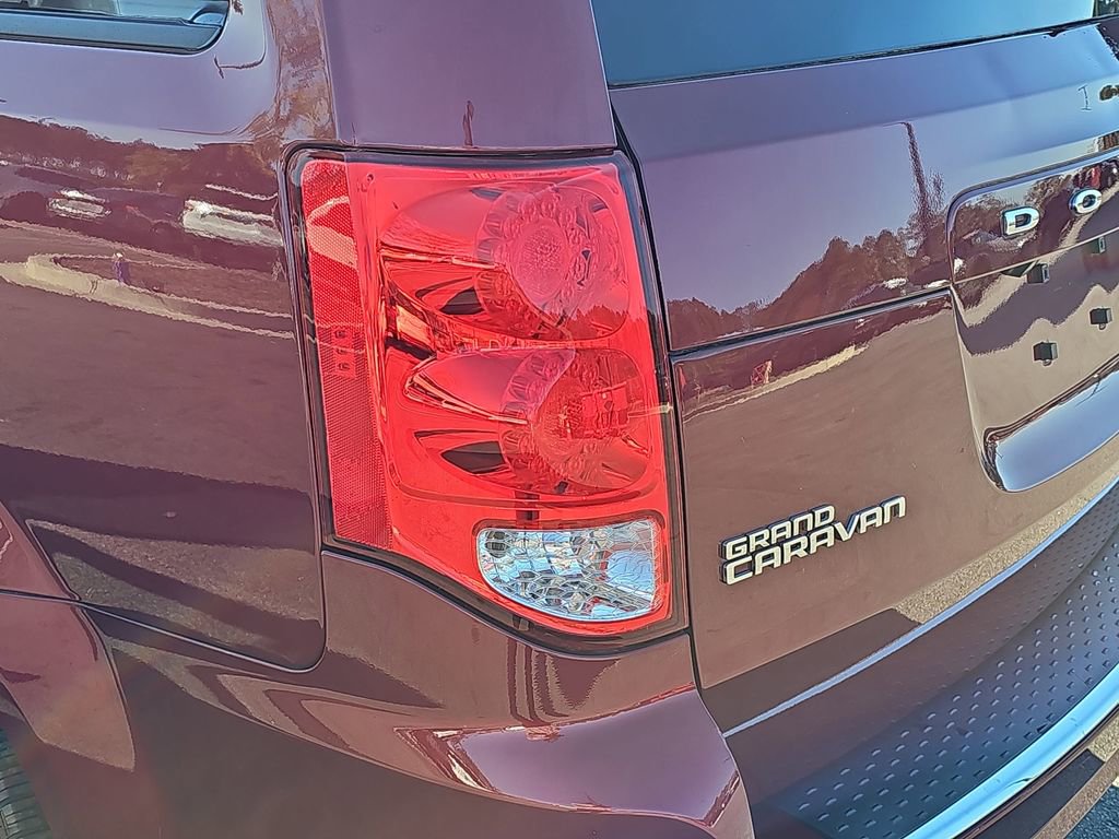 Used 2020 Dodge Grand Caravan SE w/ UConnect Hands-Free Group image 36