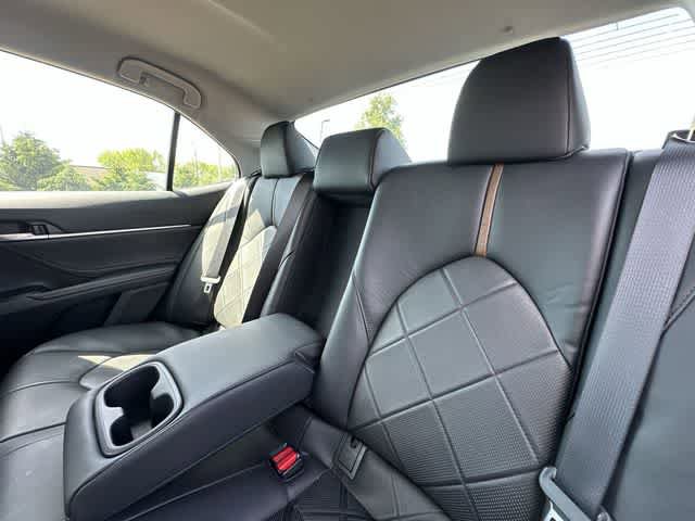 Used 2018 Toyota Camry XLE FWD image 16