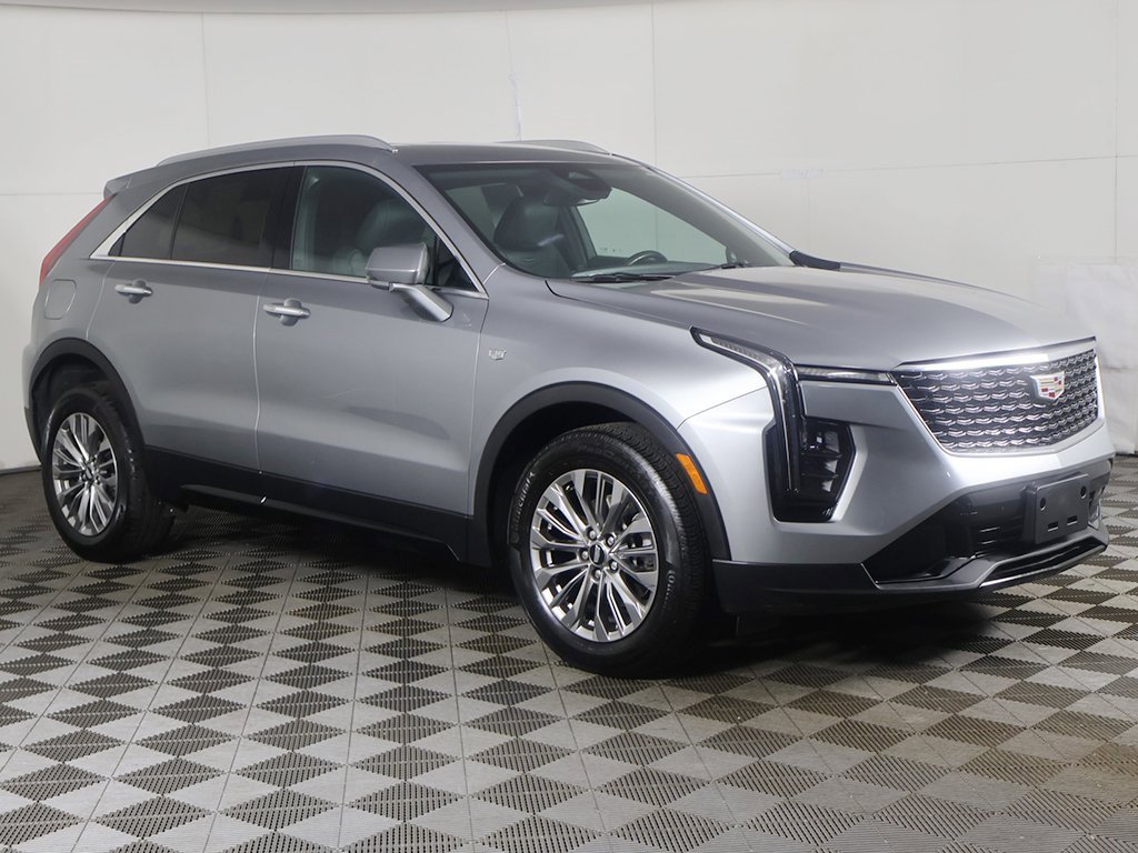 Used 2024 Cadillac XT4 Premium Luxury image 2