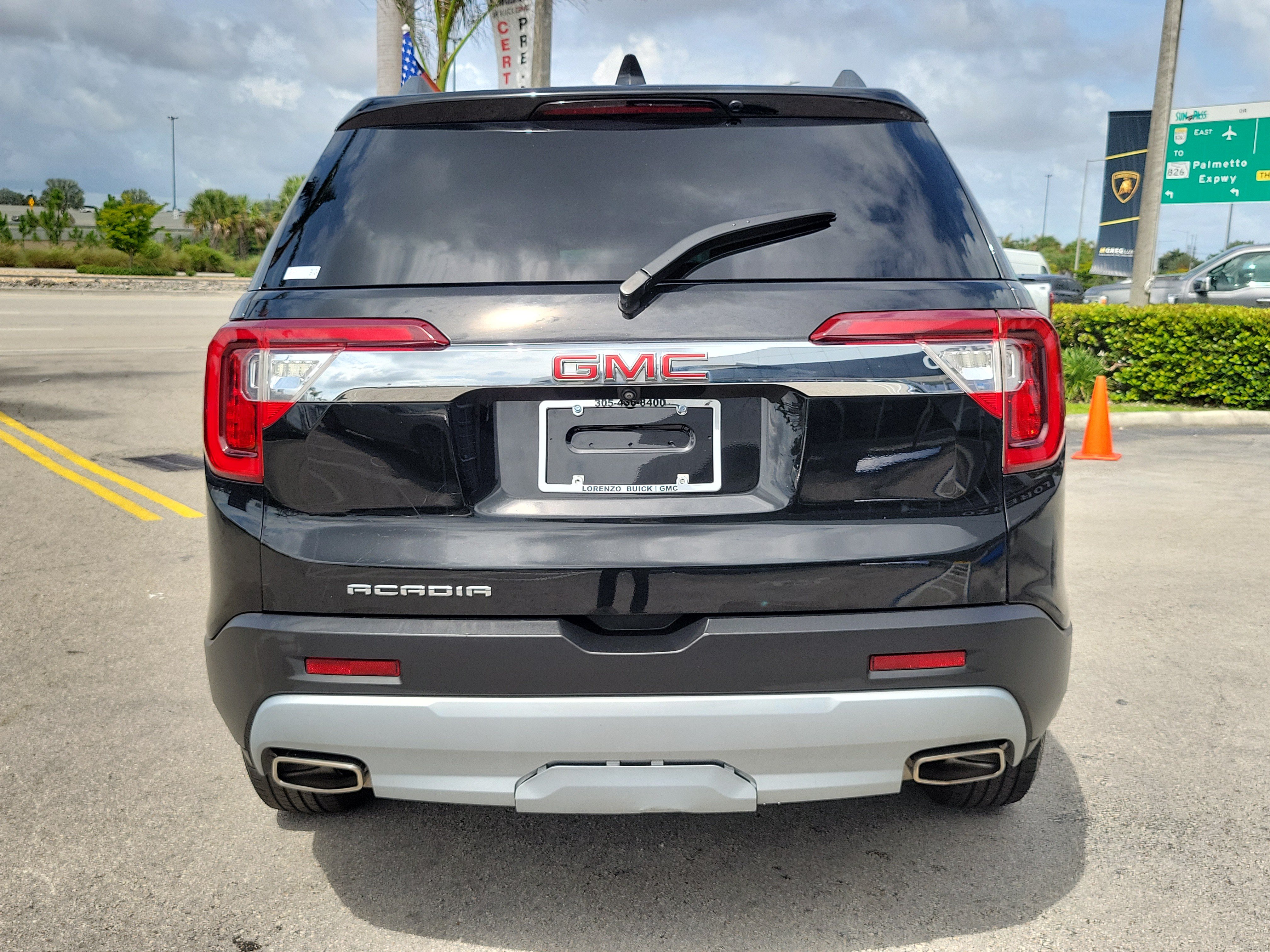 Used 2023 GMC Acadia SLE w/ Driver Convenience Package FWD image 6