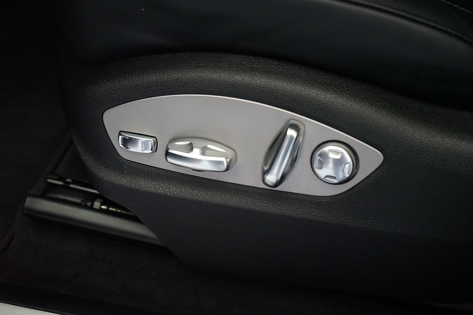 Used 2023 Porsche Macan S AWD/4WD image 27