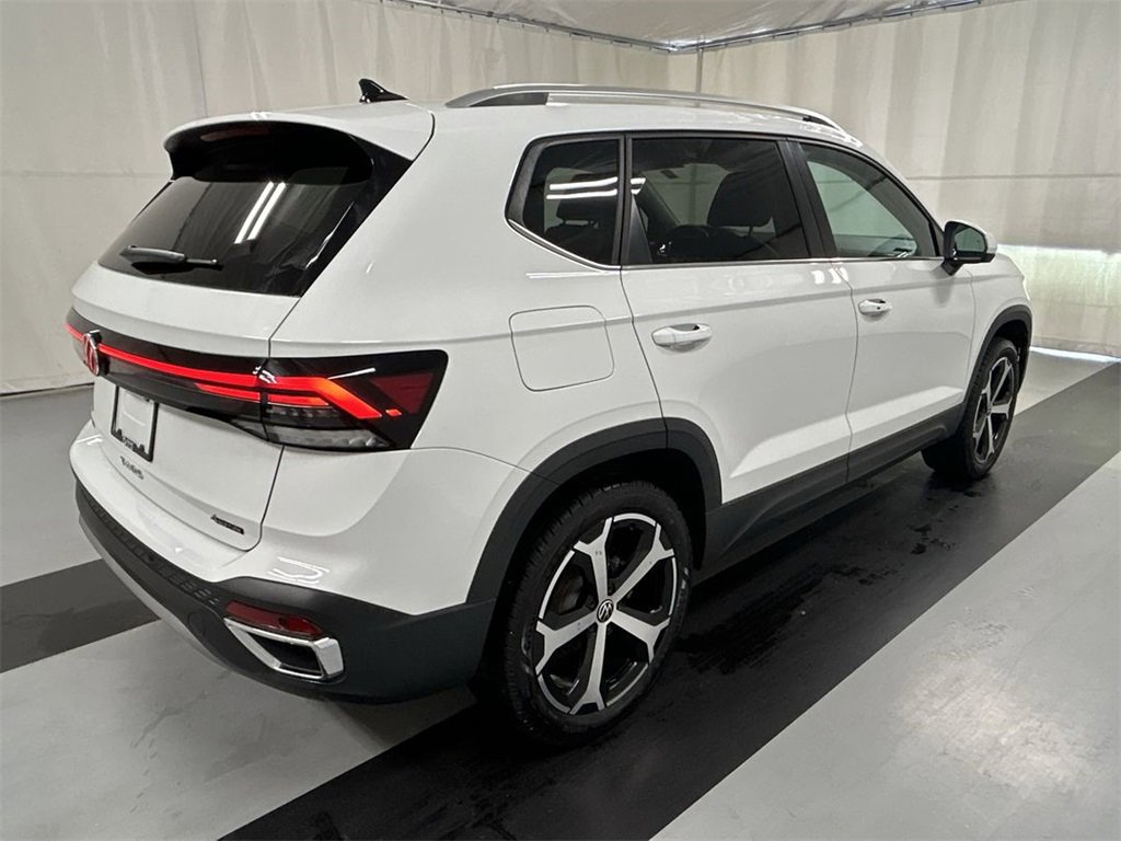 Certified 2025 Volkswagen Taos SEL image 11