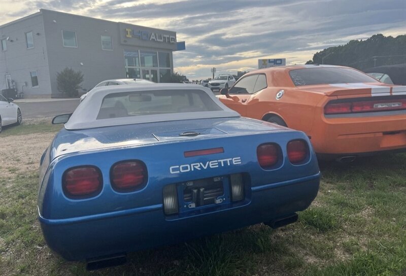 Used 1992 Chevrolet Corvette Convertible RWD image 11
