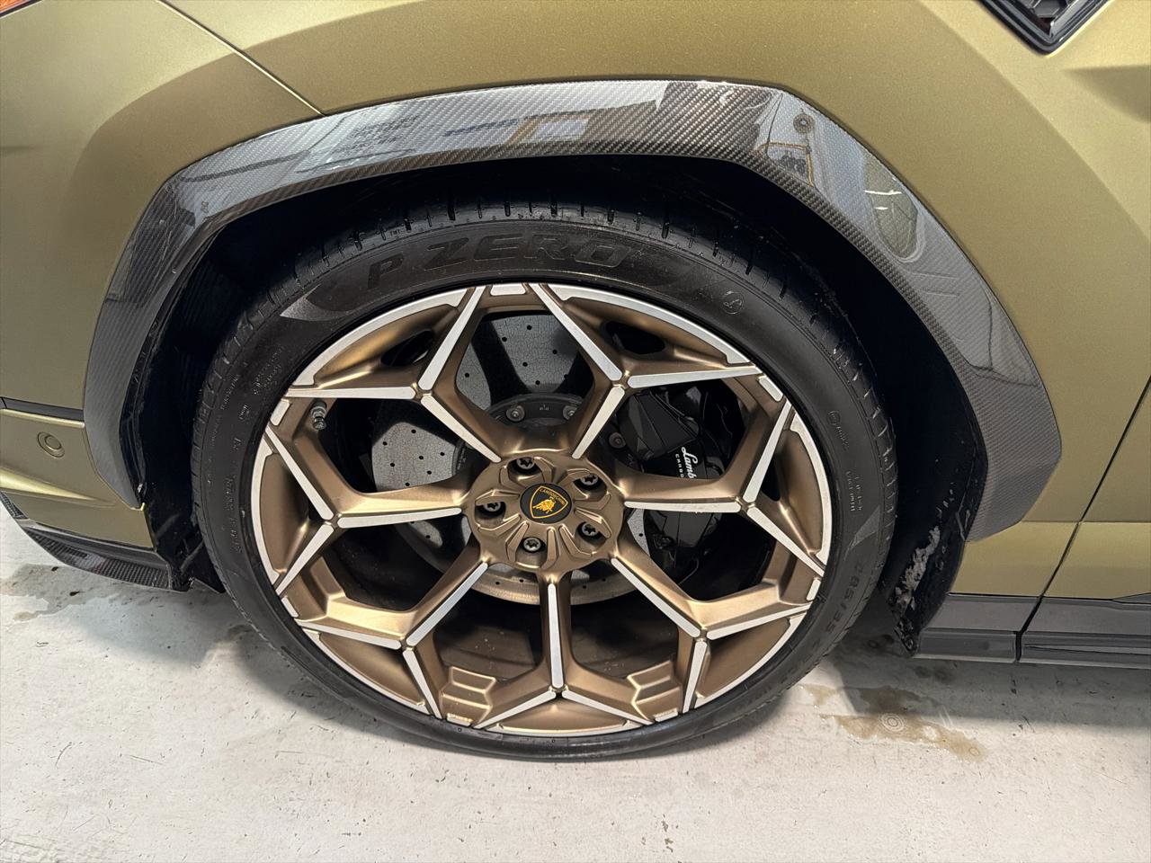 Used 2024 Lamborghini Urus Performante AWD/4WD image 17