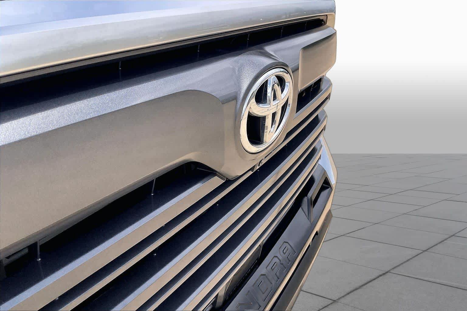 Used 2024 Toyota Tundra Limited AWD/4WD image 30