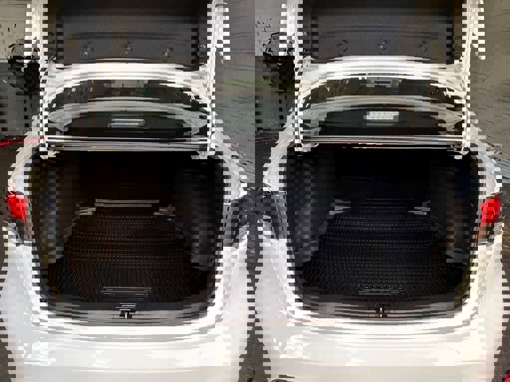 Used 2024 Toyota Corolla SE w/ SE Premium Package FWD image 20