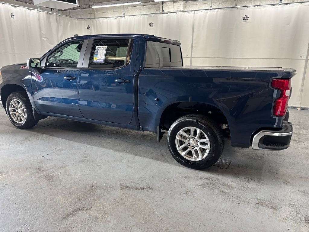 Used 2022 Chevrolet Silverado 1500 LT w/ Z71 Off-Road Package image 3