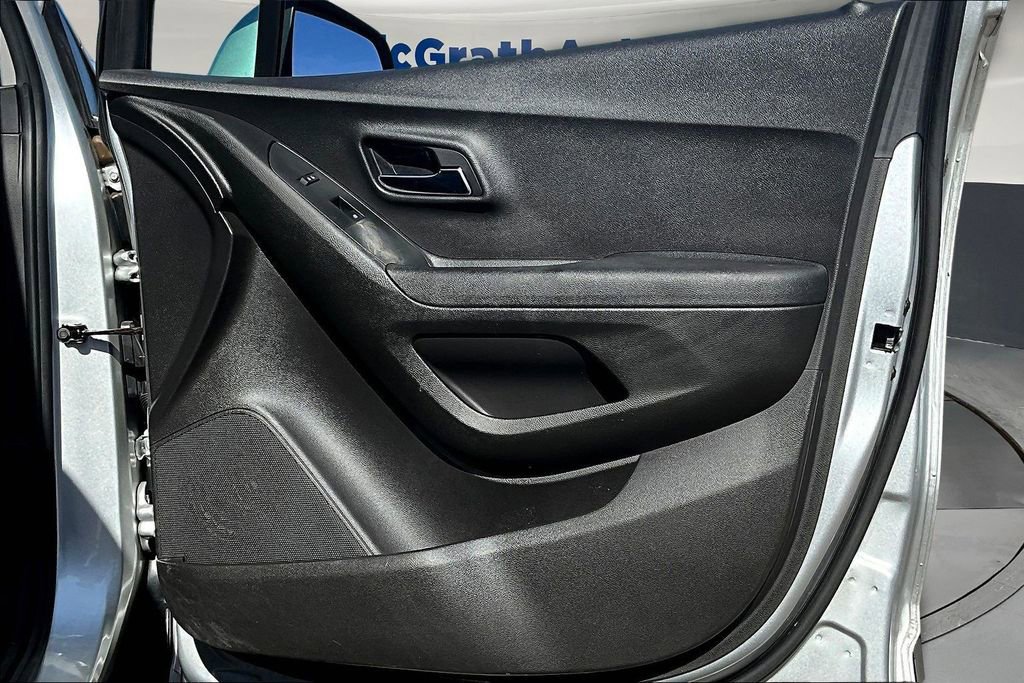 Used 2018 Chevrolet Trax LT w/ LT Convenience Package image 25