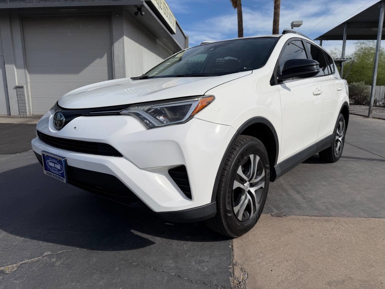 Used 2017 Toyota RAV4 LE FWD image 3