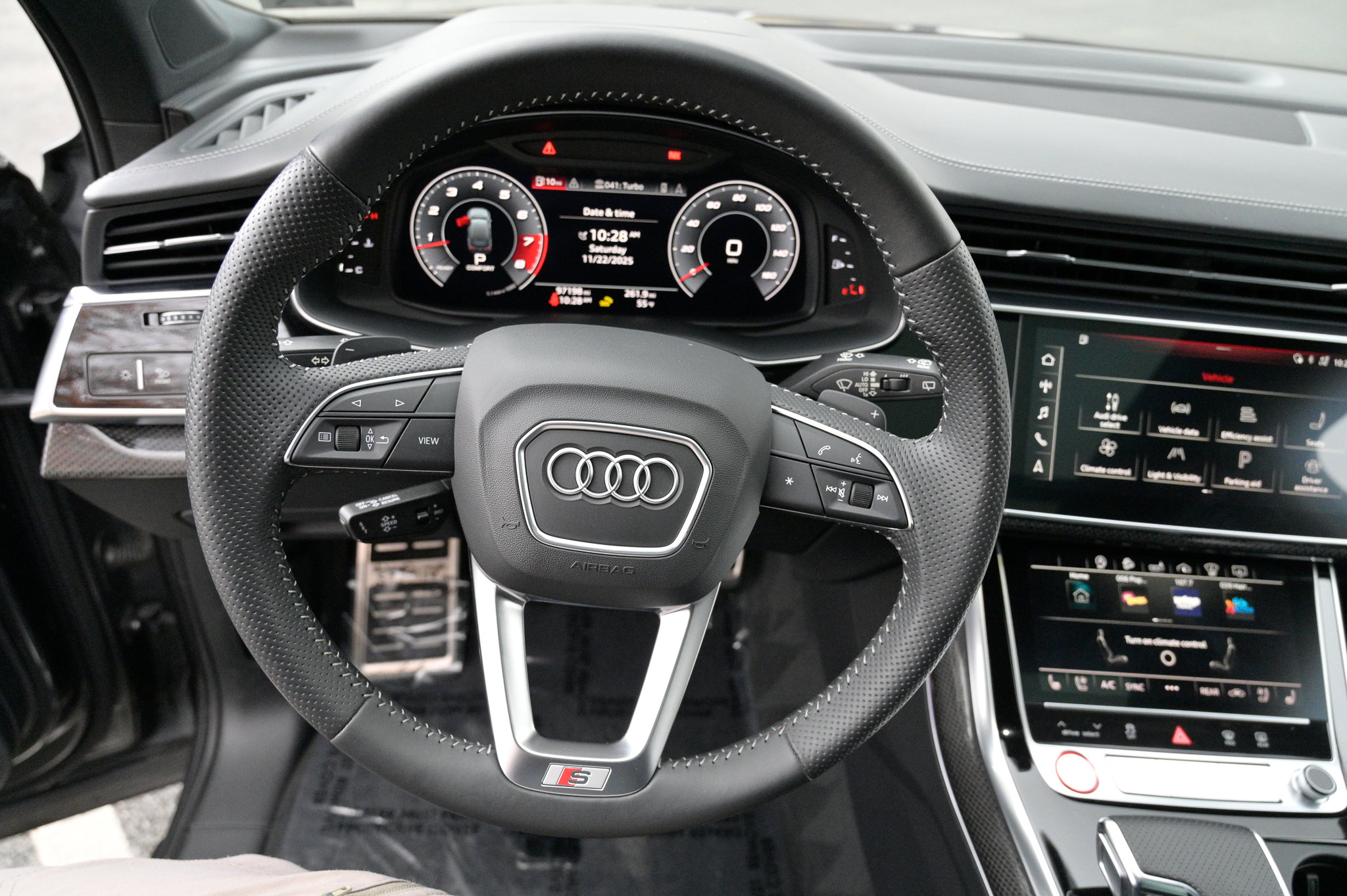 Used 2020 Audi SQ7 Prestige w/ Prestige Package image 23