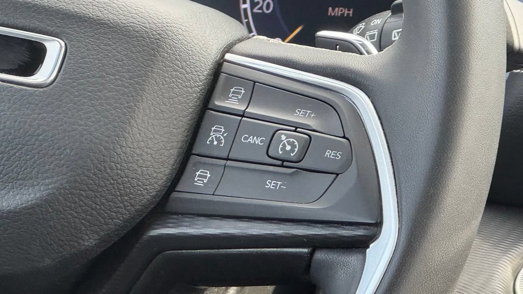 Used 2023 Jeep Grand Cherokee Altitude AWD/4WD image 17