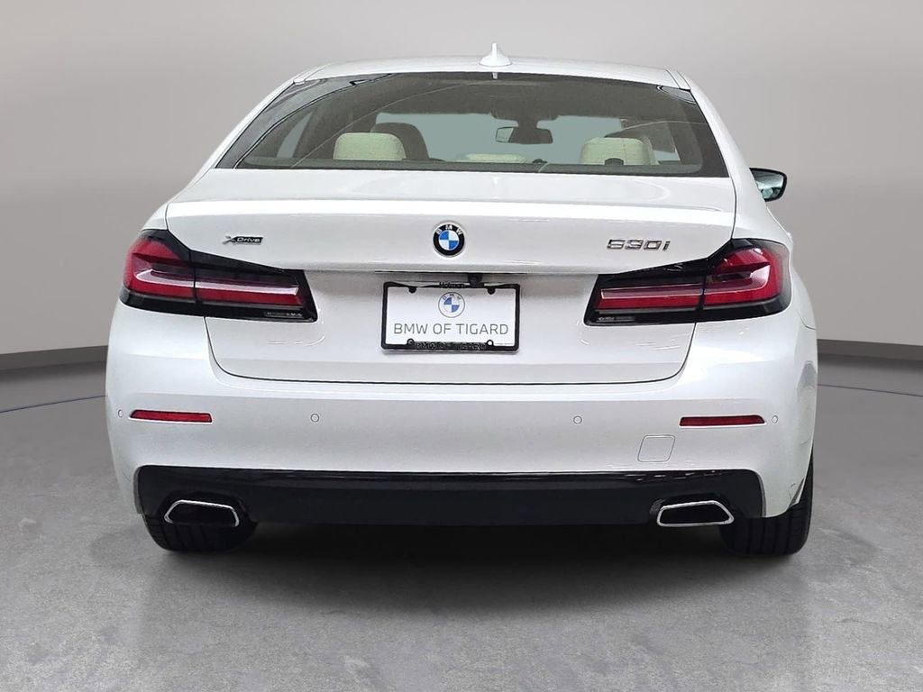 Certified 2022 BMW 530i xDrive w/ Convenience Package AWD/4WD image 6