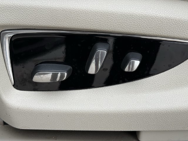 Used 2018 Cadillac Escalade Luxury AWD/4WD image 24