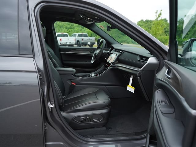 New 2026 Jeep Grand Cherokee L Limited w/ Limited Altitude Package AWD/4WD image 19