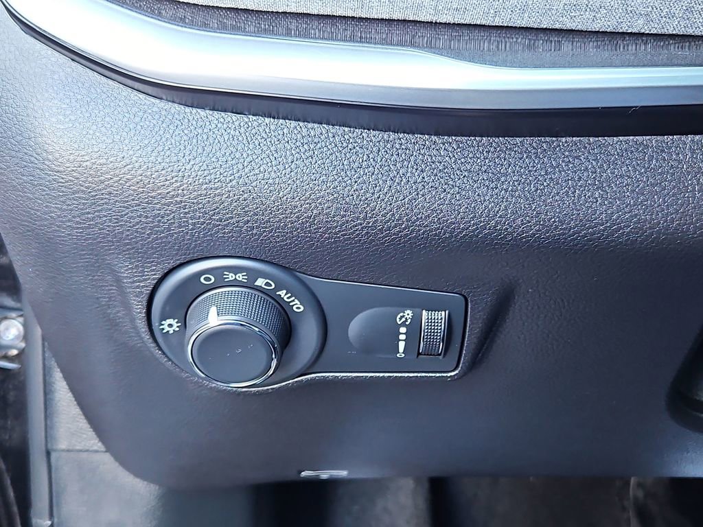 Used 2024 Jeep Compass Sport image 14