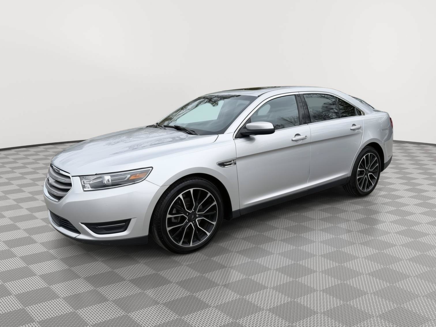 Used 2017 Ford Taurus SEL w/ Equipment Group 201A FWD image 5