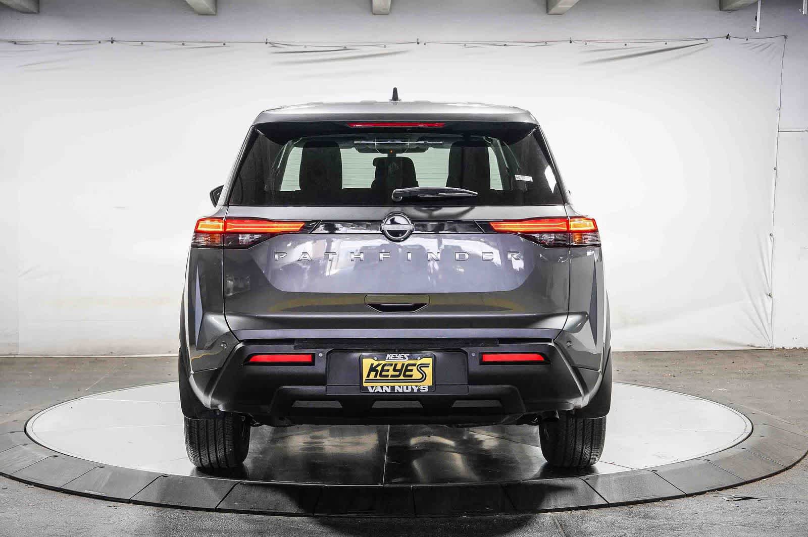 Used 2024 Nissan Pathfinder S FWD image 3