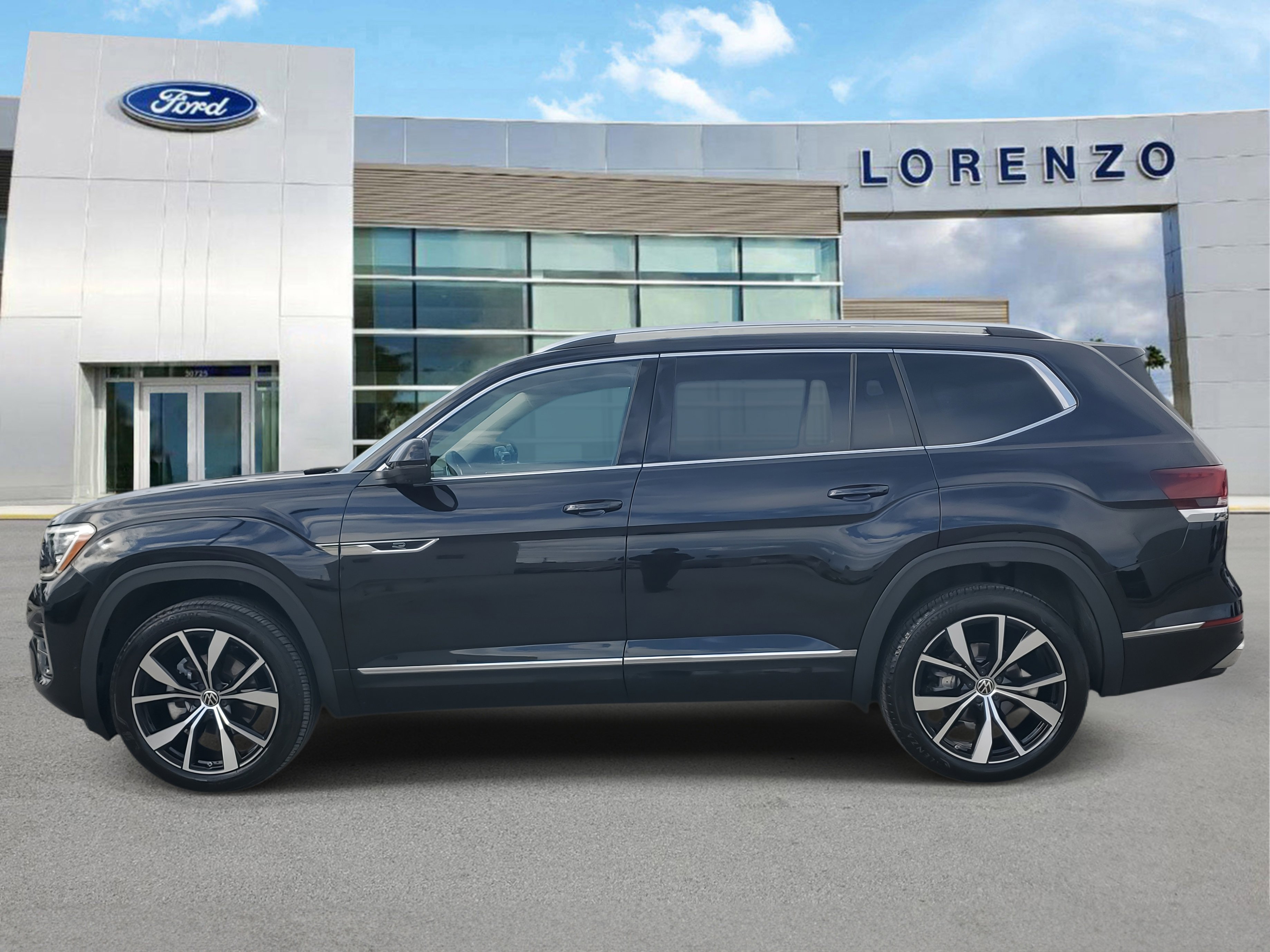 Used 2025 Volkswagen Atlas SEL Premium R-Line image 8