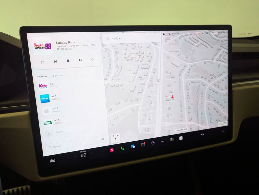 Used 2021 Tesla Model S Plaid image 9