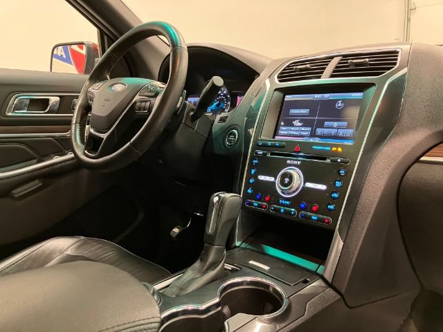 Used 2016 Ford Explorer Limited w/ Equipment Group 301A AWD/4WD image 32