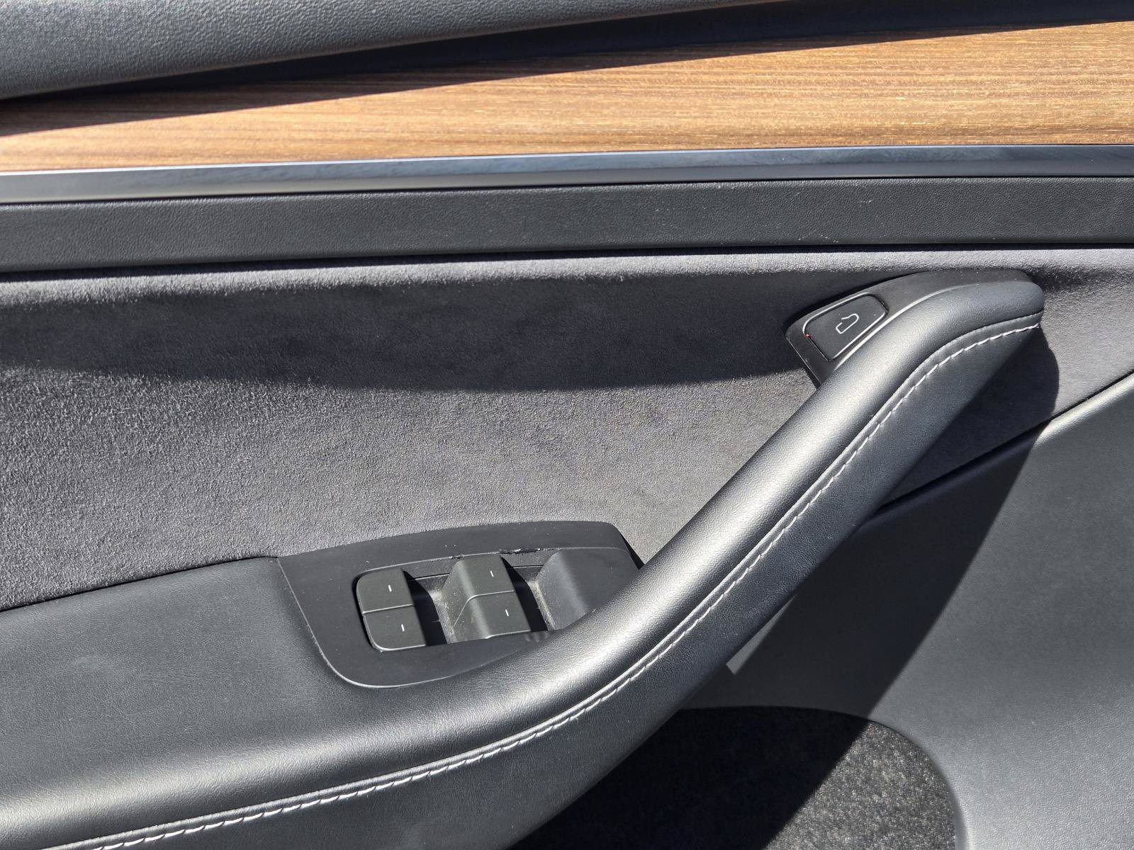 Used 2023 Tesla Model Y 2WD image 17