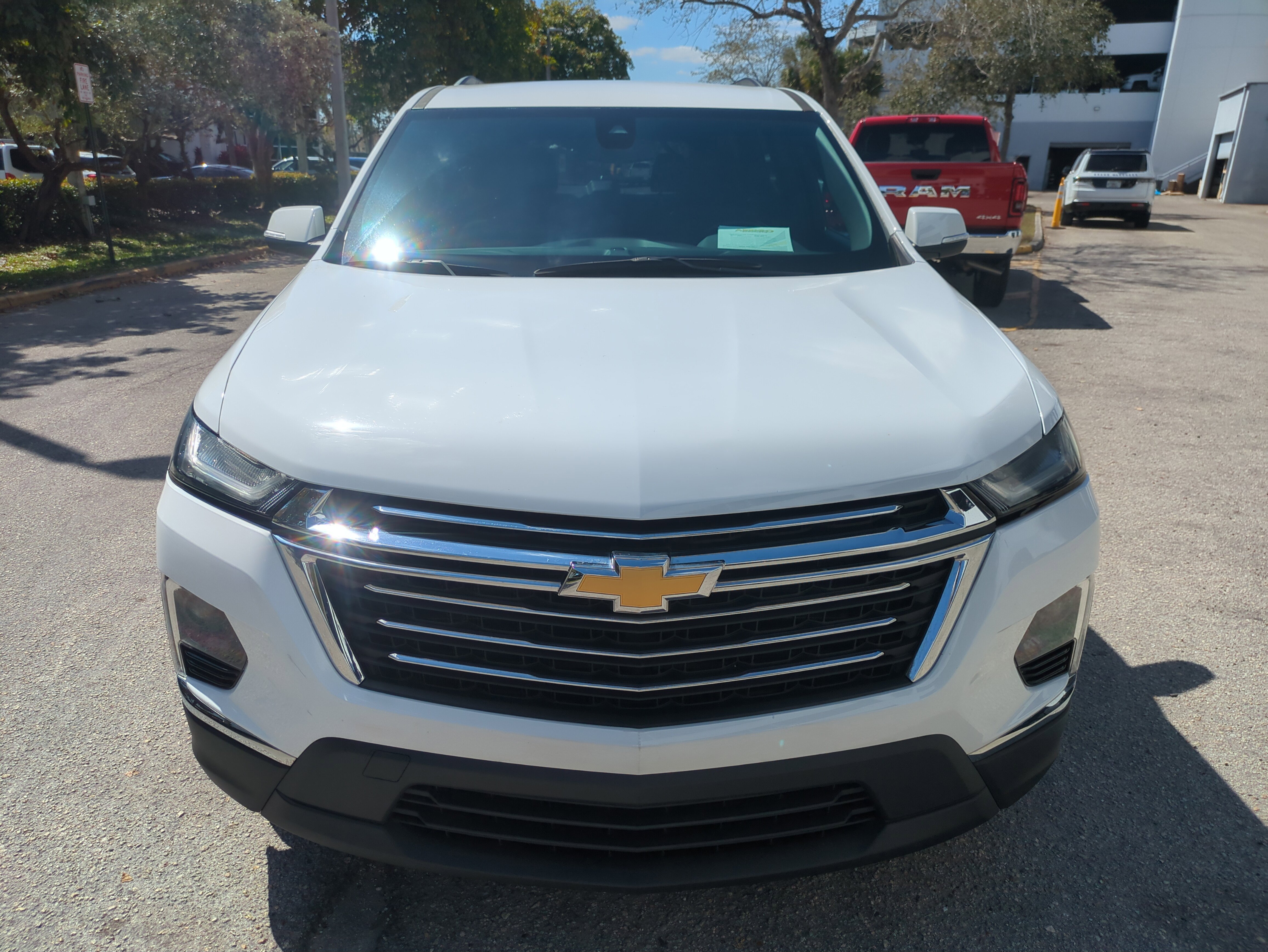 Used 2022 Chevrolet Traverse LT image 3