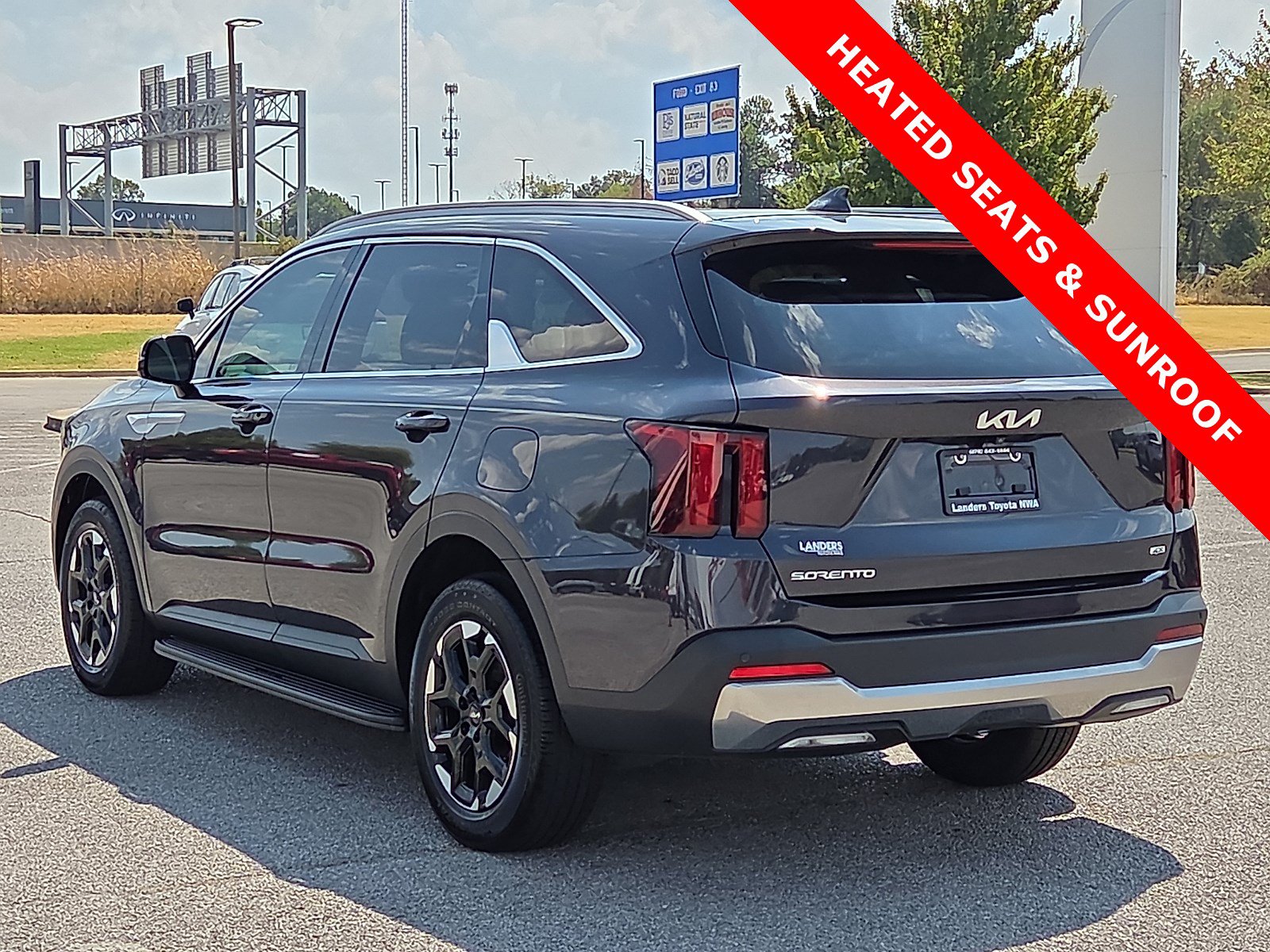 Used 2025 Kia Sorento S w/ Panoramic Sunroof Package AWD/4WD image 4