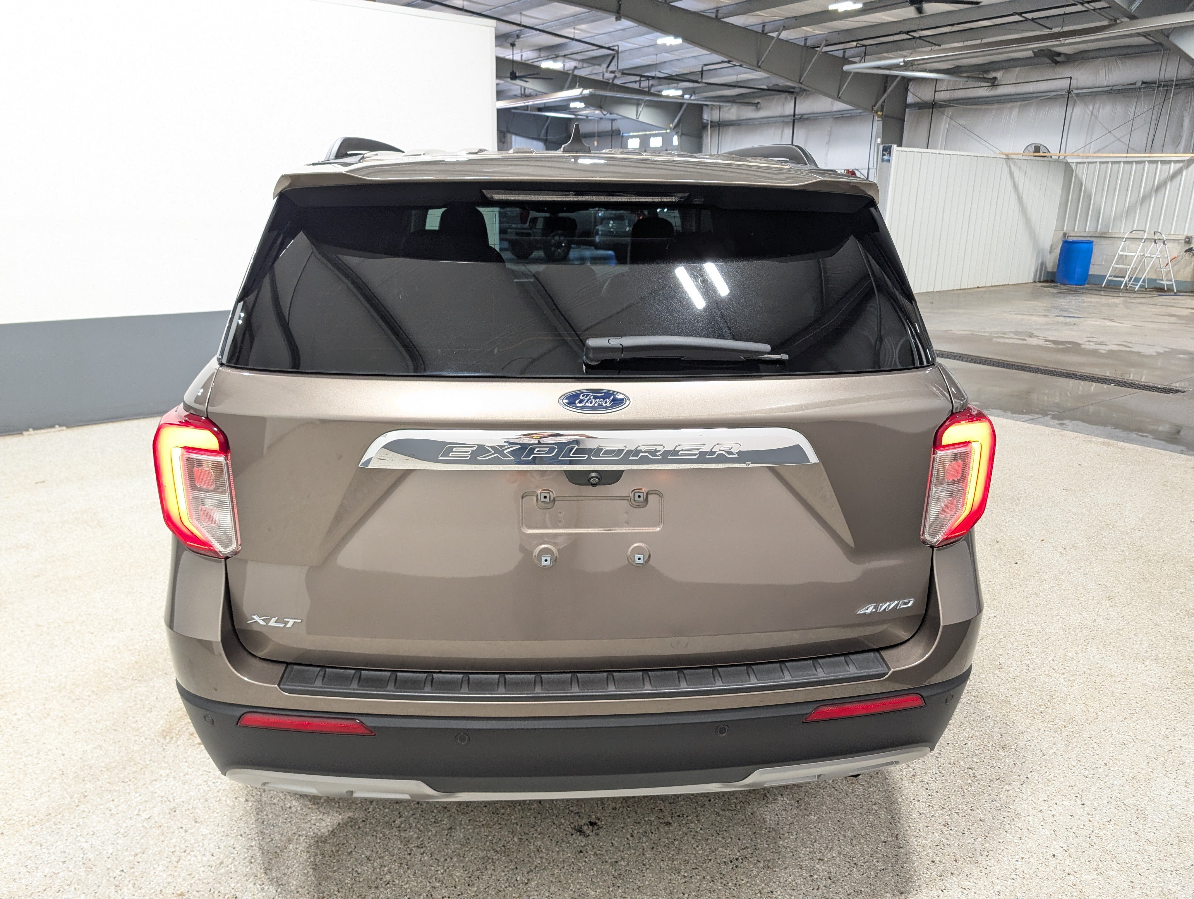 Used 2021 Ford Explorer XLT w/ Equipment Group 202A AWD/4WD image 4