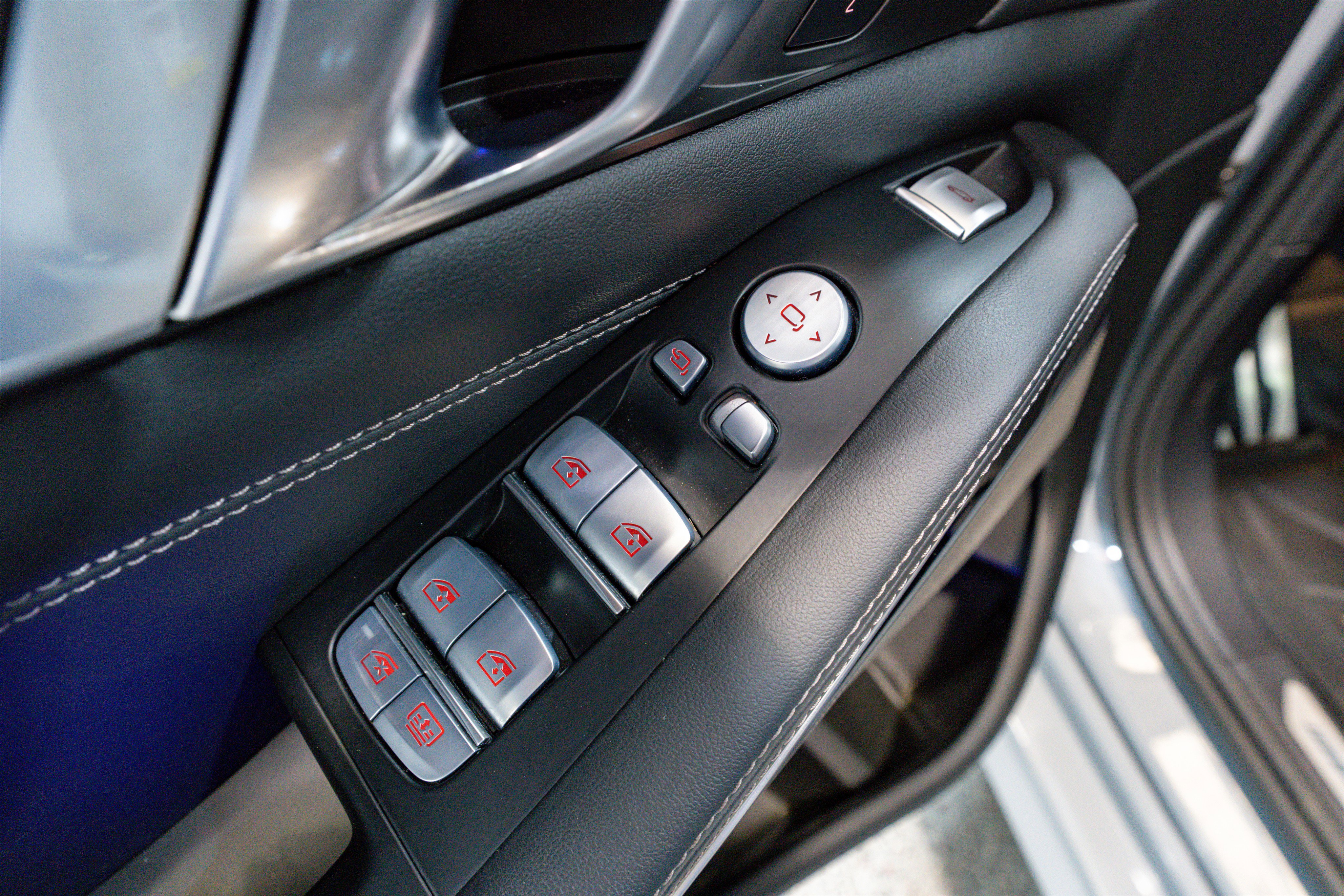 Used 2024 BMW X7 xDrive40i w/ M Sport Package image 16