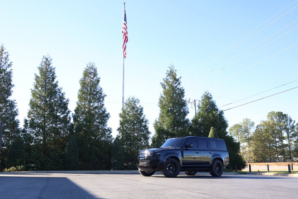 Used 2025 Land Rover Defender 130 V8 image 4