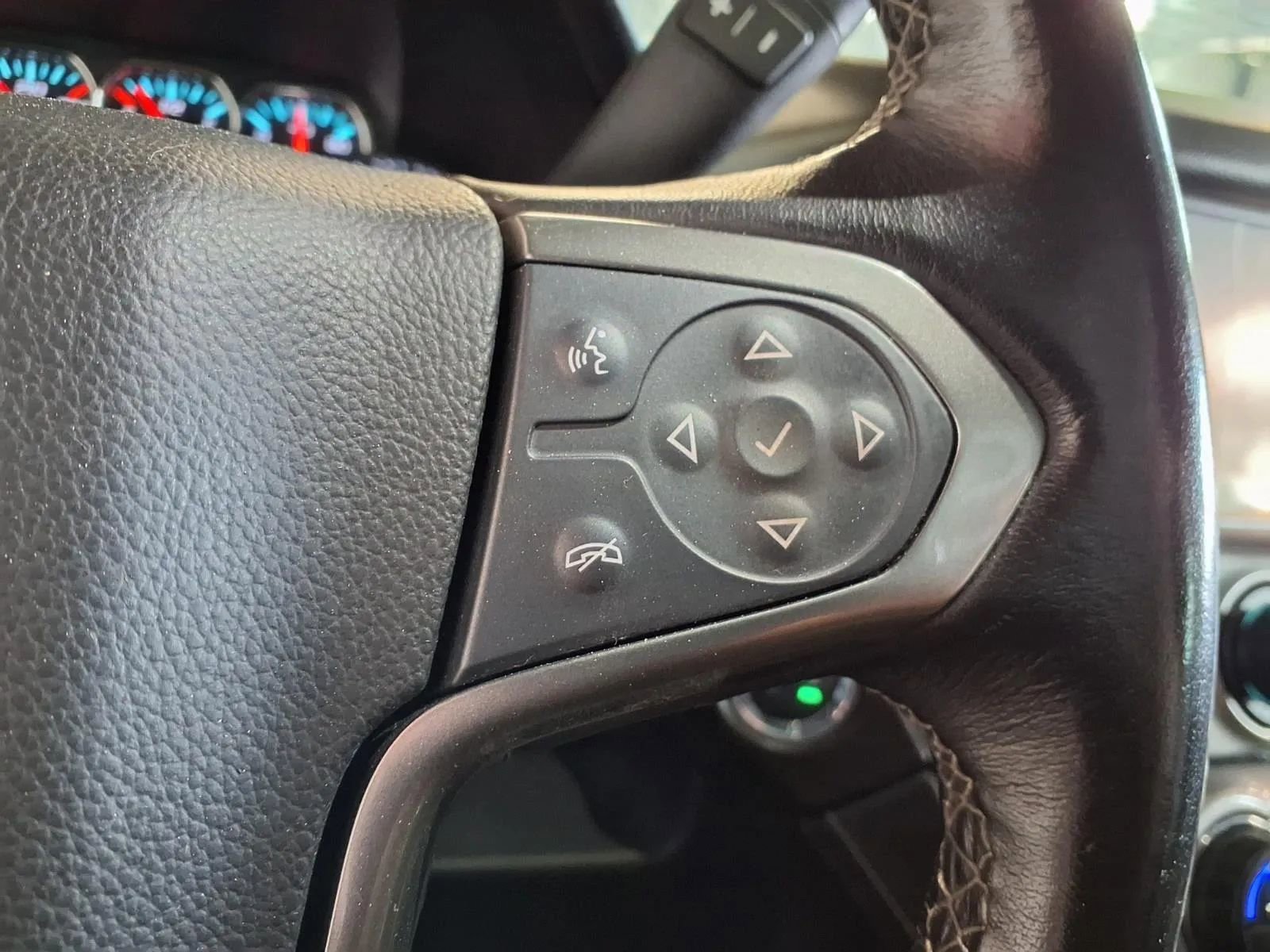 Used 2015 Chevrolet Tahoe LTZ AWD/4WD image 25