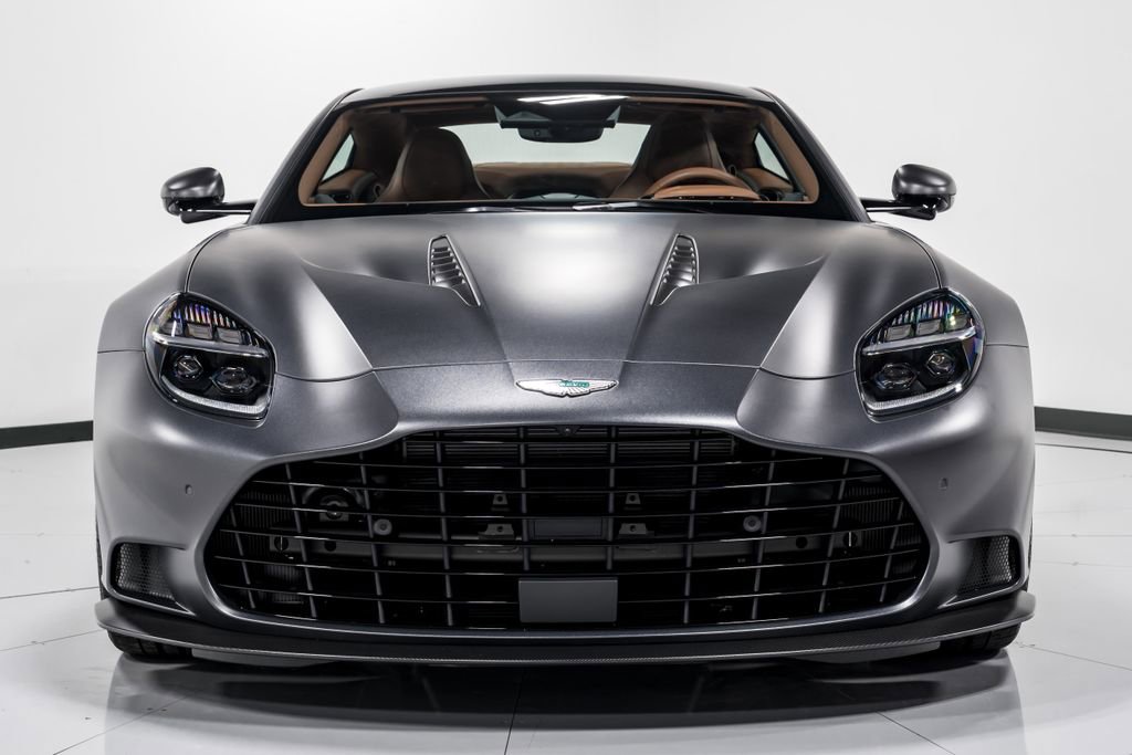 Used 2025 Aston Martin Vanquish image 8