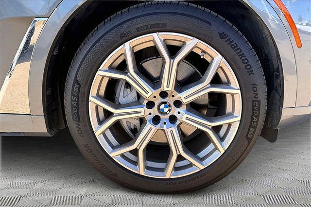 Used 2023 BMW X7 xDrive40i w/ Premium Package image 8