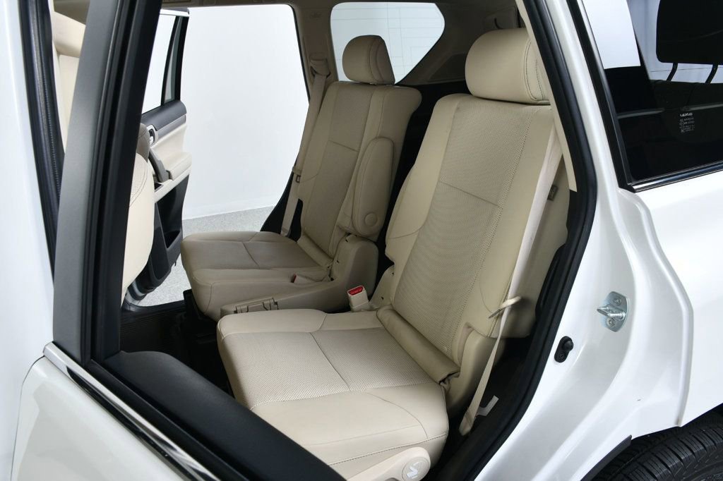 Used 2021 Lexus GX 460 Premium w/ Accessory Package AWD/4WD image 34